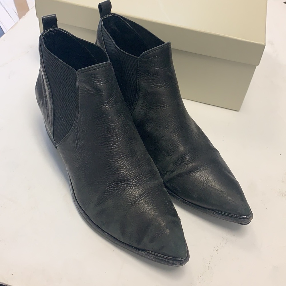 Marc Fisher Yellin black leather boots